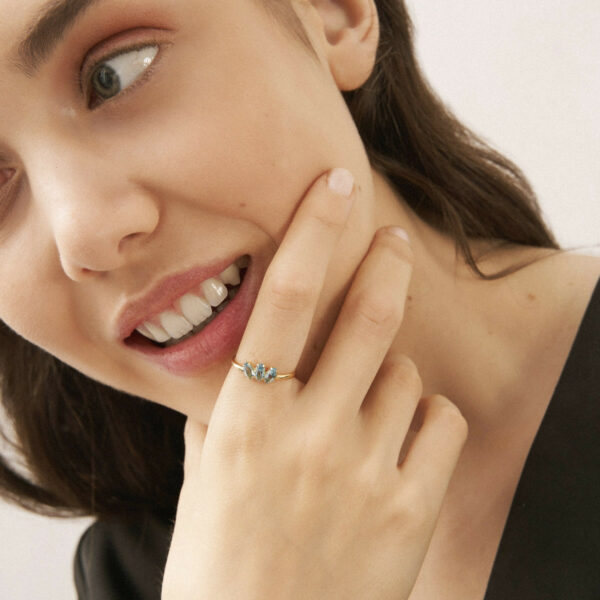 Las Estaciones triple crystals aquamarine ring in gold plating 2